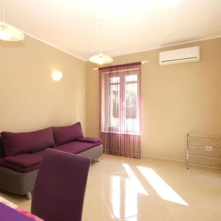 Apartment Davorka 1758